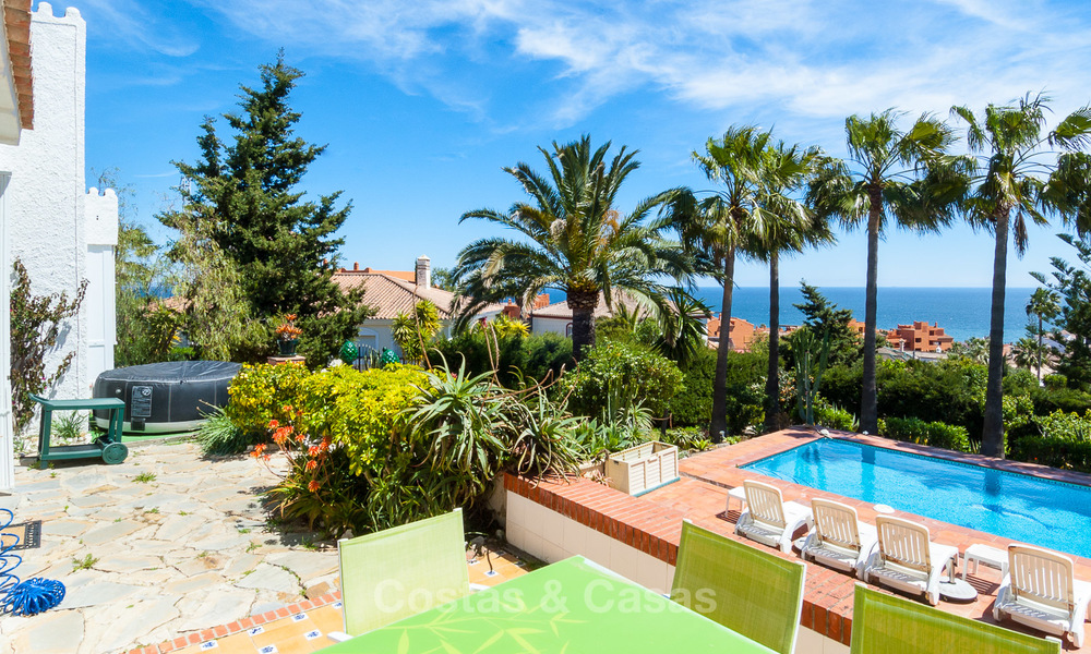 Villa à Rénover à vendre à Estepona, Costa del Sol, avec une Vue Panoramique sur Mer et près de la Plage 3189