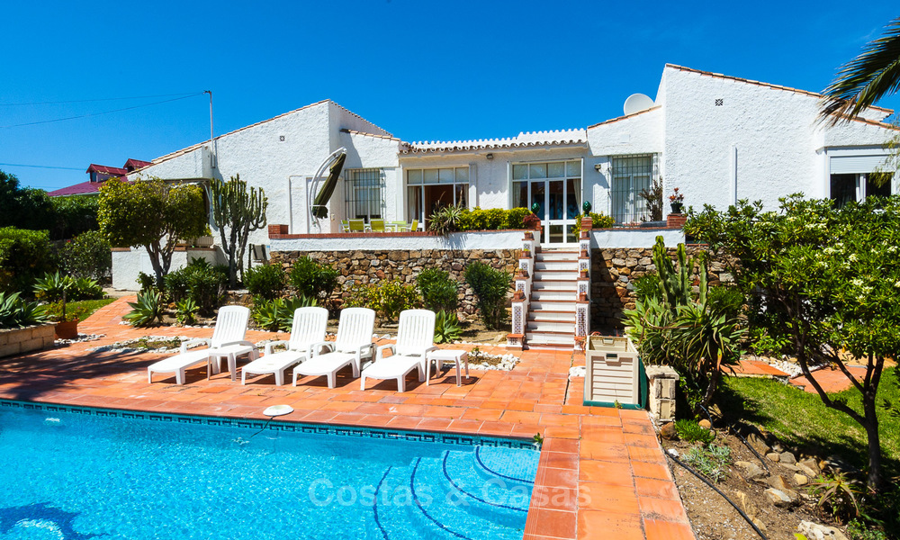 Villa à Rénover à vendre à Estepona, Costa del Sol, avec une Vue Panoramique sur Mer et près de la Plage 3190