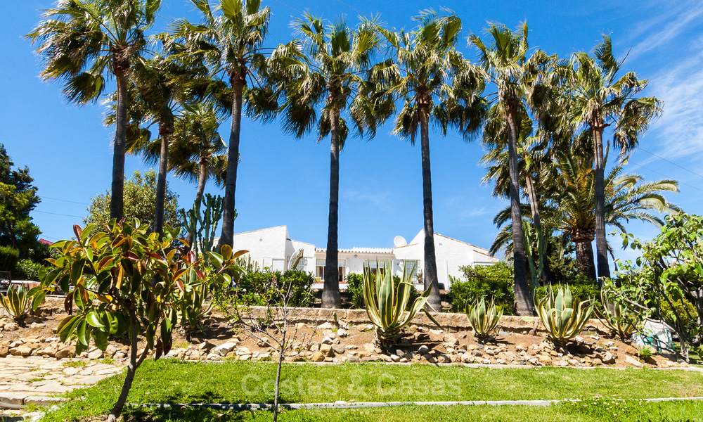 Villa à Rénover à vendre à Estepona, Costa del Sol, avec une Vue Panoramique sur Mer et près de la Plage 3193