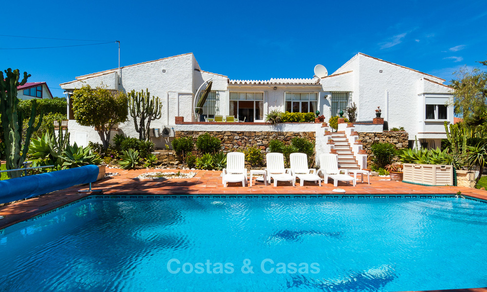 Villa à Rénover à vendre à Estepona, Costa del Sol, avec une Vue Panoramique sur Mer et près de la Plage 3195