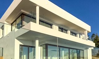 Villa moderne à vendre avec une belle vue mer panoramique, à 5 minutes à pied de la plage à Estepona 7908 