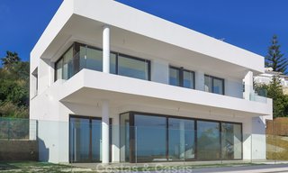 Villa moderne à vendre avec une belle vue mer panoramique, à 5 minutes à pied de la plage à Estepona 7915 