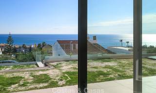 Villa moderne à vendre avec une belle vue mer panoramique, à 5 minutes à pied de la plage à Estepona 7917 