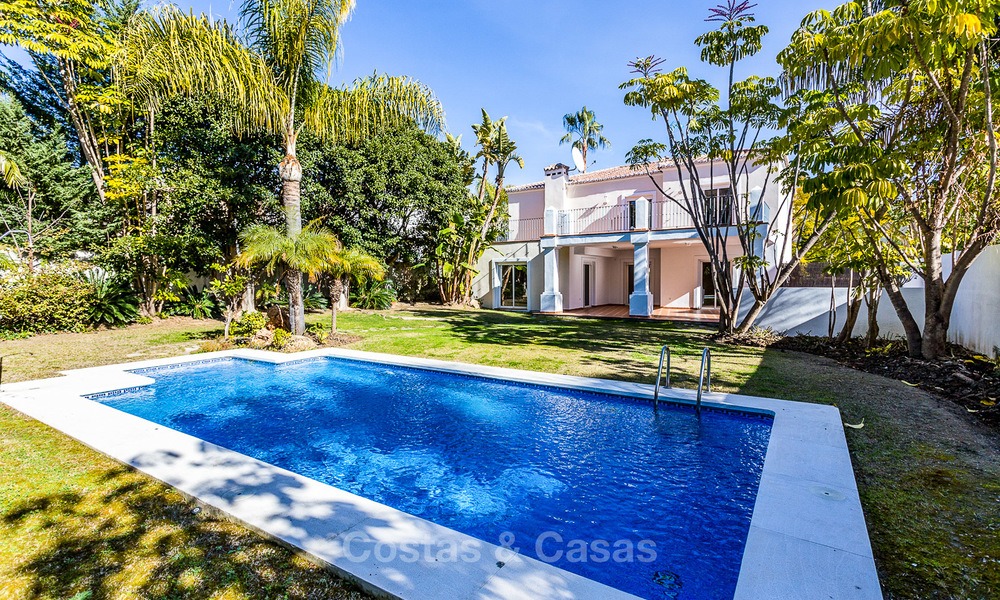 Villa à vendre à distance de marche d’un terrain de golf et du centre commercial à Guadalmina, Marbella 3233