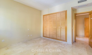 Villa à vendre à distance de marche d’un terrain de golf et du centre commercial à Guadalmina, Marbella 3237 