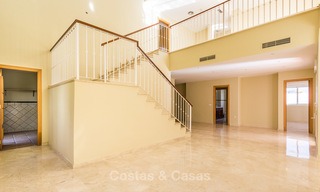 Villa à vendre à distance de marche d’un terrain de golf et du centre commercial à Guadalmina, Marbella 3238 