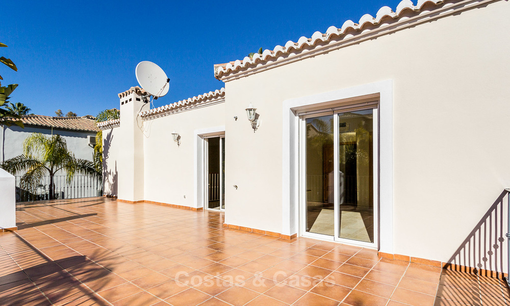 Villa à vendre à distance de marche d’un terrain de golf et du centre commercial à Guadalmina, Marbella 3245