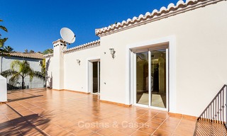 Villa à vendre à distance de marche d’un terrain de golf et du centre commercial à Guadalmina, Marbella 3245 
