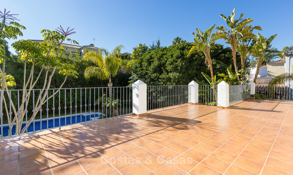 Villa à vendre à distance de marche d’un terrain de golf et du centre commercial à Guadalmina, Marbella 3259