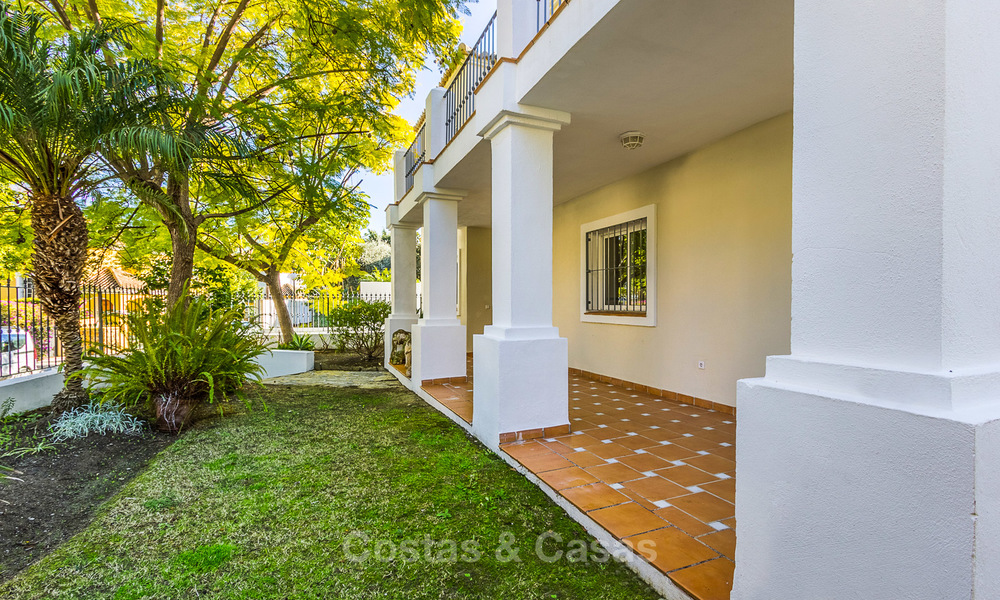 Villa à vendre à distance de marche d’un terrain de golf et du centre commercial à Guadalmina, Marbella 3260