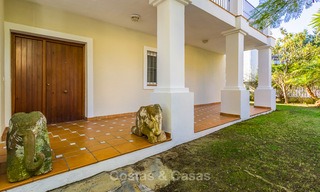 Villa à vendre à distance de marche d’un terrain de golf et du centre commercial à Guadalmina, Marbella 3261 