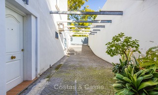 Villa à vendre à distance de marche d’un terrain de golf et du centre commercial à Guadalmina, Marbella 3262 