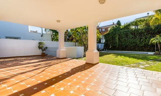 Villa à vendre à distance de marche d’un terrain de golf et du centre commercial à Guadalmina, Marbella 3266 