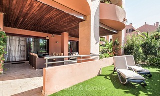 Bel appartement de jardin dans un complexe maritime de première ligne très souhaitable et luxueux à Marbella - Puerto Banus 3407 
