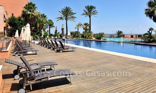 Bel appartement de jardin dans un complexe maritime de première ligne très souhaitable et luxueux à Marbella - Puerto Banus 3420 