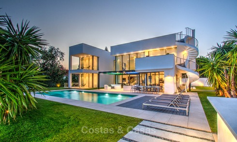 Villa contemporaine, côté plage, nouvellement construit, à vendre à Puerto Banus, Marbella 3455