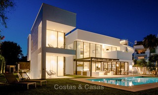 Villa contemporaine, côté plage, nouvellement construit, à vendre à Puerto Banus, Marbella. Prix réduit! 3457 
