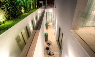 Villa contemporaine, côté plage, nouvellement construit, à vendre à Puerto Banus, Marbella. Prix réduit! 3462 