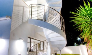 Villa contemporaine, côté plage, nouvellement construit, à vendre à Puerto Banus, Marbella. Prix réduit! 3443 