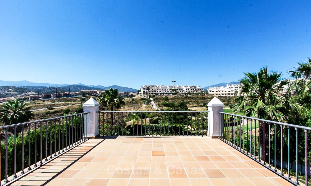 Nouvelle villa de luxe à vendre, golf de première ligne dans un complexe de golf fermé, New Golden Mile, Marbella - Estepona 3524