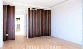 Nouvelles villas jumelées contemporaines à vendre dans un développement de boutique, golf de première ligne dans un complexe clôturé, à Marbella 34098 