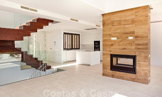 Nouvelles villas jumelées contemporaines à vendre dans un développement de boutique, golf de première ligne dans un complexe clôturé, à Marbella 34110 