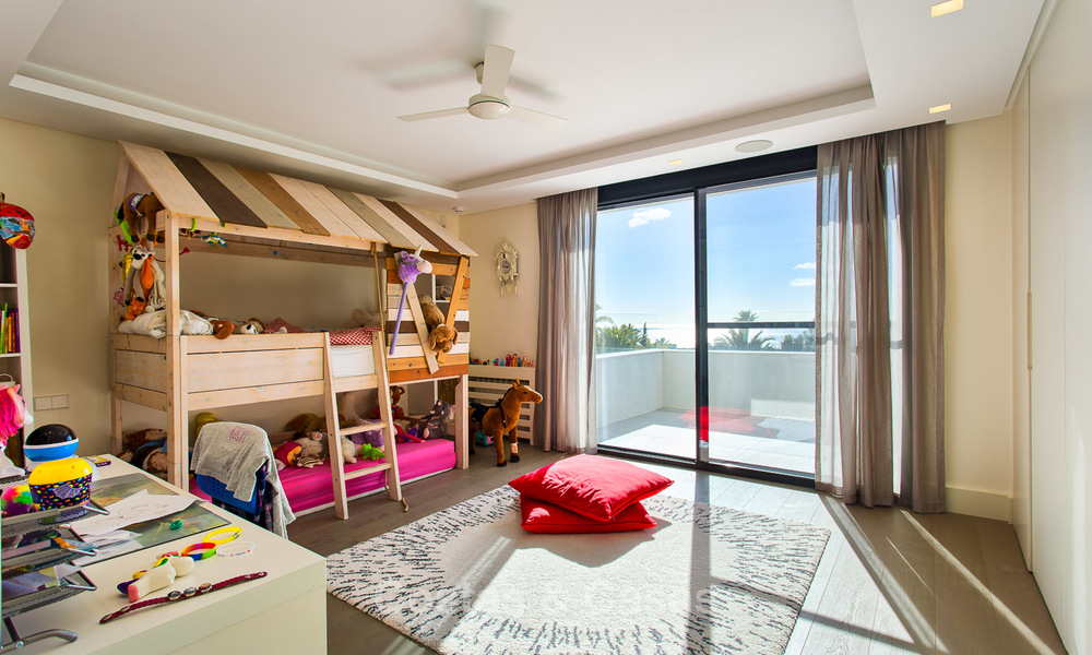 Belle villa de luxe à vendre, rénovée et spacieuse avec des vues majestueuses sur mer à Marbella 3612