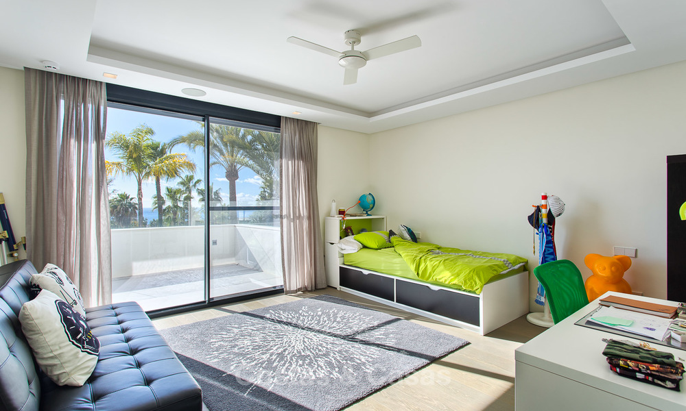 Belle villa de luxe à vendre, rénovée et spacieuse avec des vues majestueuses sur mer à Marbella 3614