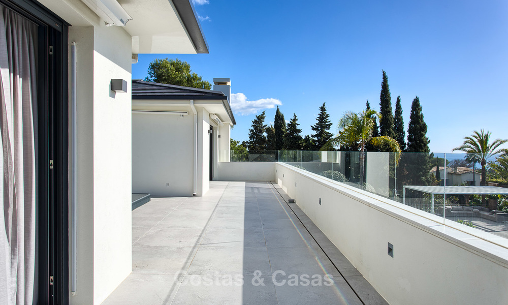 Belle villa de luxe à vendre, rénovée et spacieuse avec des vues majestueuses sur mer à Marbella 3615
