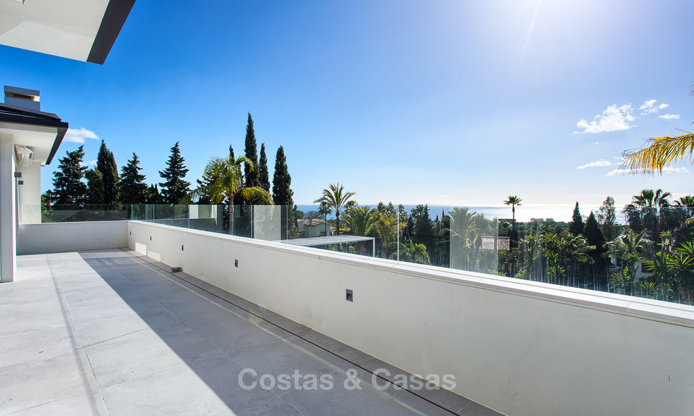 Belle villa de luxe à vendre, rénovée et spacieuse avec des vues majestueuses sur mer à Marbella 3616
