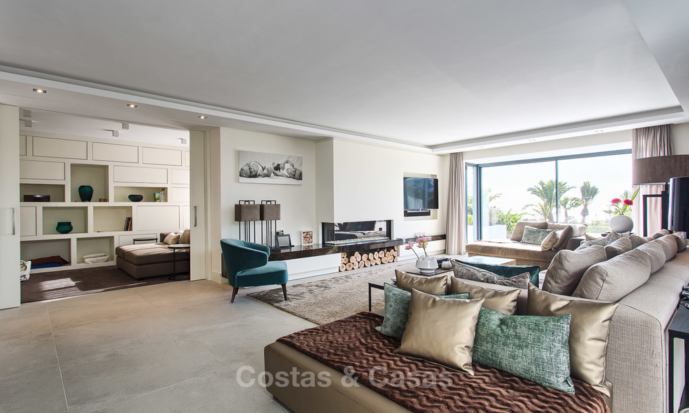 Belle villa de luxe à vendre, rénovée et spacieuse avec des vues majestueuses sur mer à Marbella 3583