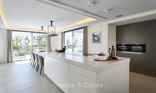 Belle villa de luxe à vendre, rénovée et spacieuse avec des vues majestueuses sur mer à Marbella 3586 