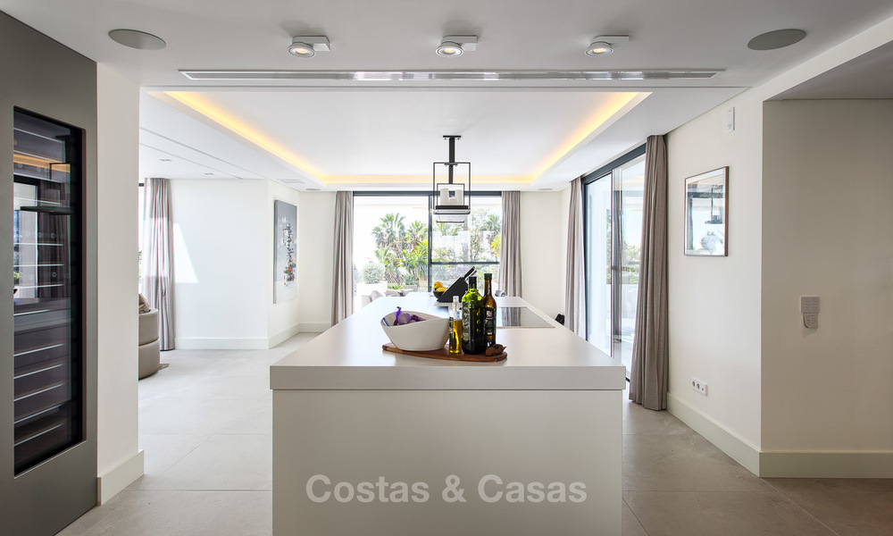 Belle villa de luxe à vendre, rénovée et spacieuse avec des vues majestueuses sur mer à Marbella 3589