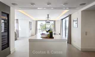 Belle villa de luxe à vendre, rénovée et spacieuse avec des vues majestueuses sur mer à Marbella 3589 