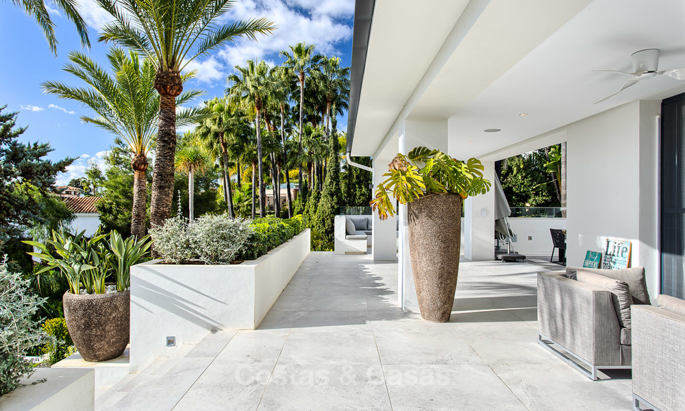 Belle villa de luxe à vendre, rénovée et spacieuse avec des vues majestueuses sur mer à Marbella 3590