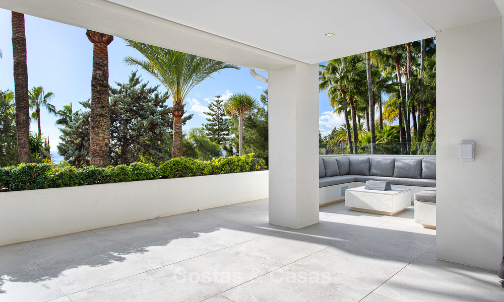 Belle villa de luxe à vendre, rénovée et spacieuse avec des vues majestueuses sur mer à Marbella 3592