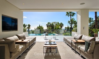 Belle villa de luxe à vendre, rénovée et spacieuse avec des vues majestueuses sur mer à Marbella 3595 