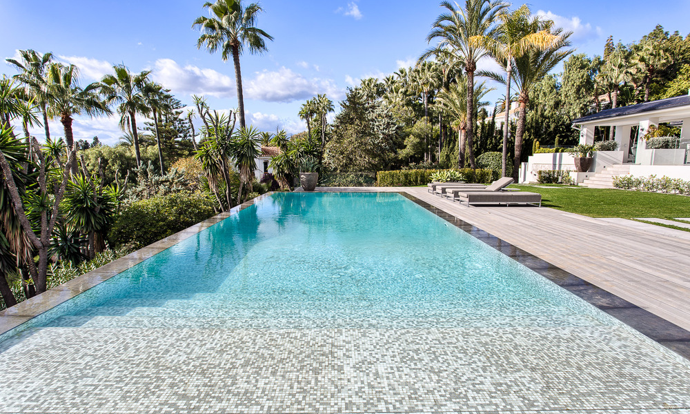 Belle villa de luxe à vendre, rénovée et spacieuse avec des vues majestueuses sur mer à Marbella 3602