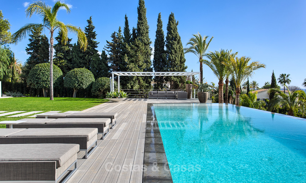 Belle villa de luxe à vendre, rénovée et spacieuse avec des vues majestueuses sur mer à Marbella 3605