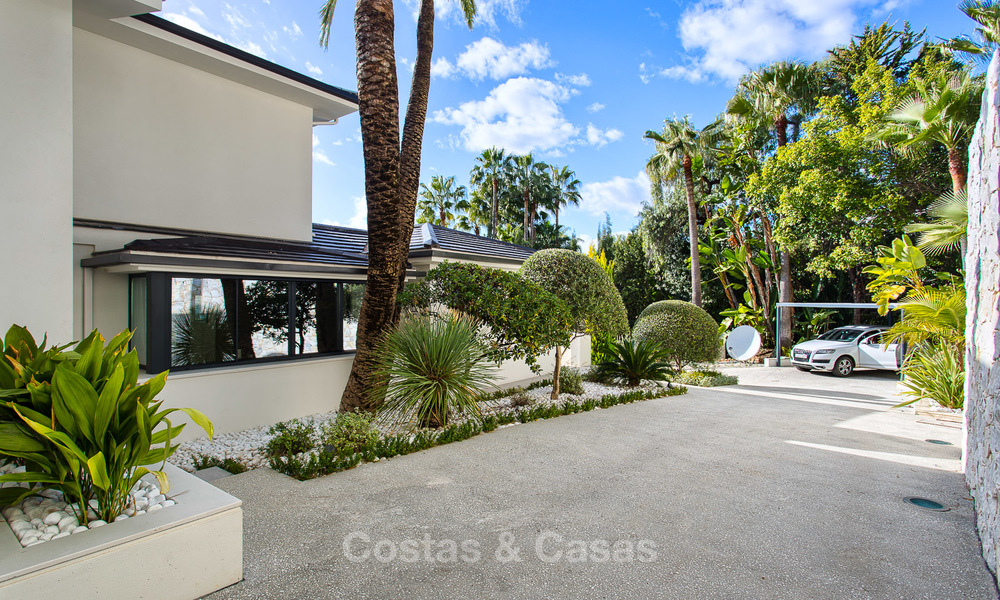 Belle villa de luxe à vendre, rénovée et spacieuse avec des vues majestueuses sur mer à Marbella 3607