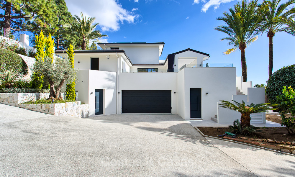 Belle villa de luxe à vendre, rénovée et spacieuse avec des vues majestueuses sur mer à Marbella 3609