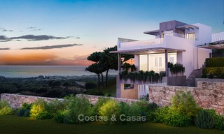 Nouvelles maisons mitoyennes de golf de première ligne, modernes et spacieuses à vendre avec des vues à couper le souffle sur la Méditerranée et le golf. Marbella Est 3707 