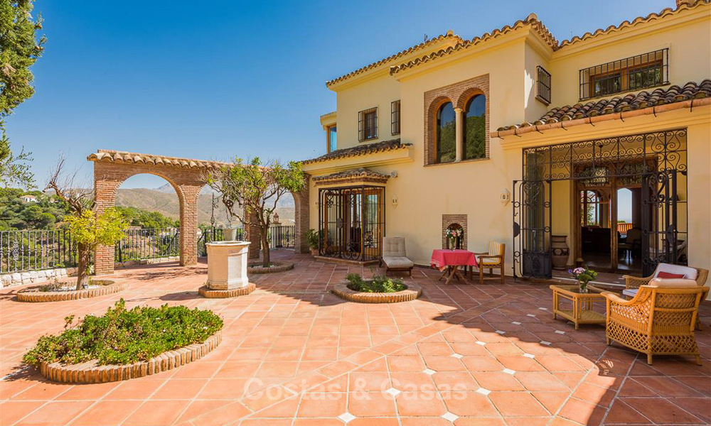 Charmante et spacieuse villa de style andalou à vendre à El Madronal, Benahavis - Marbella 3765