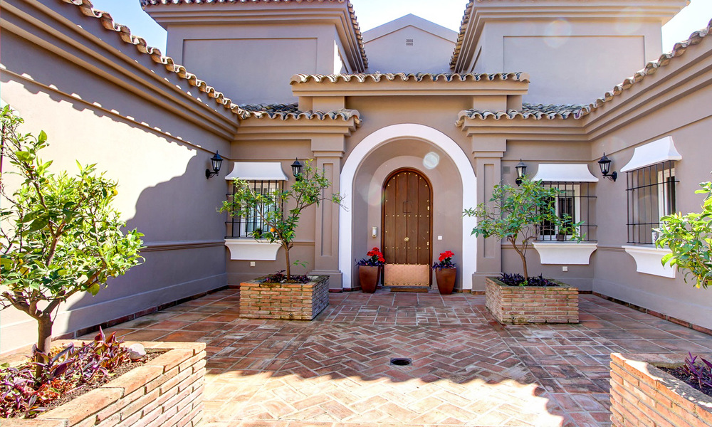 Villa de luxe, spectaculaire et moderne, de style andalou à vendre, New Golden Mile, Benahavis - Marbella 3955