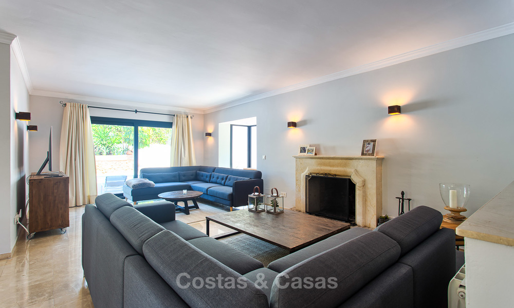 Villa de luxe prêt de la plage, récemment rénovée, à vendre à Los Monteros, à l’Est de Marbella 4033