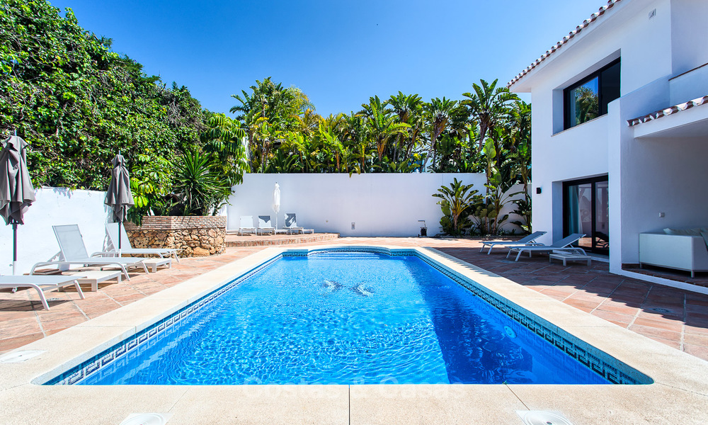 Villa de luxe prêt de la plage, récemment rénovée, à vendre à Los Monteros, à l’Est de Marbella 4036