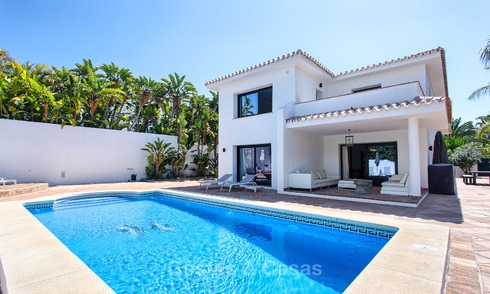 Villa de luxe prêt de la plage, récemment rénovée, à vendre à Los Monteros, à l’Est de Marbella 4037