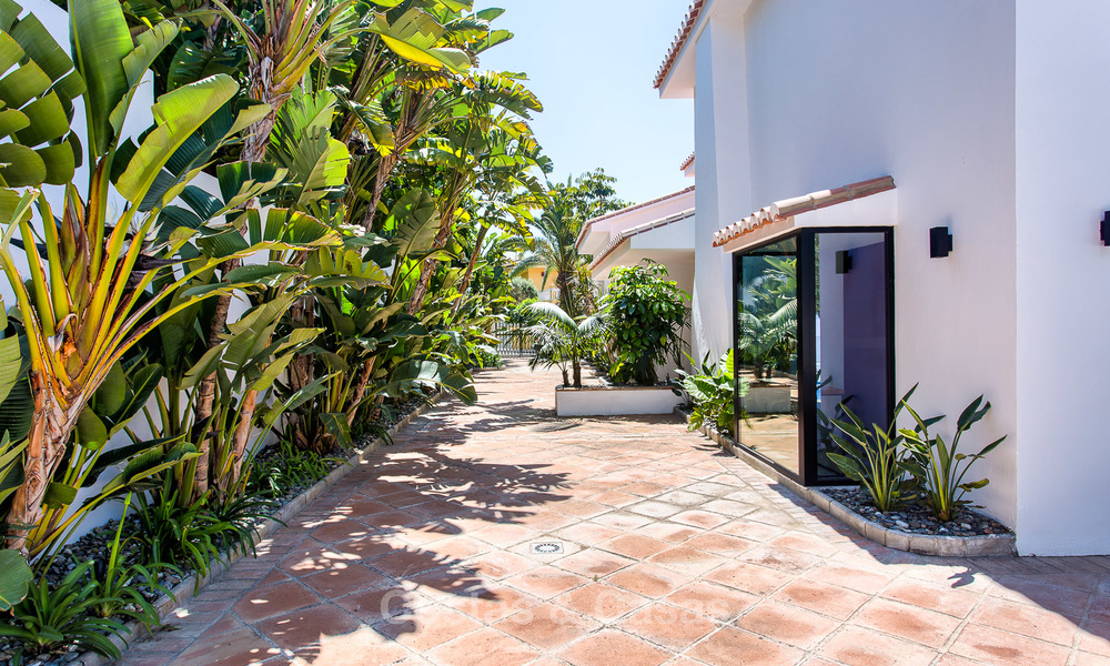 Villa de luxe prêt de la plage, récemment rénovée, à vendre à Los Monteros, à l’Est de Marbella 4038