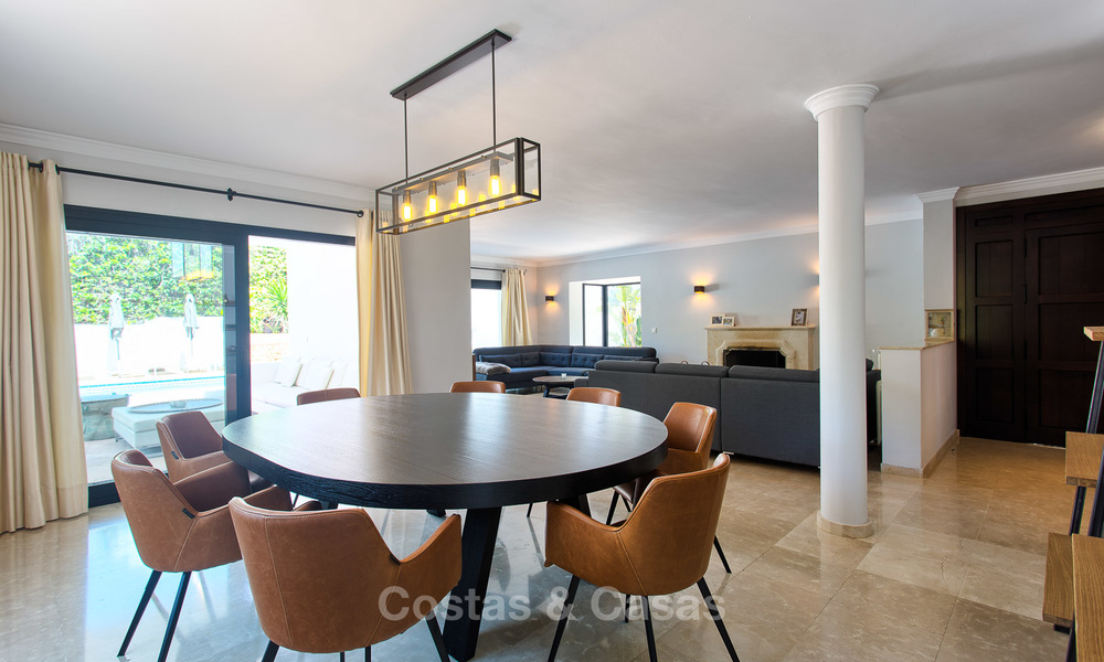 Villa de luxe prêt de la plage, récemment rénovée, à vendre à Los Monteros, à l’Est de Marbella 4044