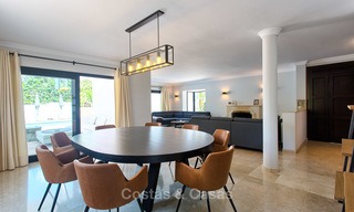 Villa de luxe prêt de la plage, récemment rénovée, à vendre à Los Monteros, à l’Est de Marbella 4044 
